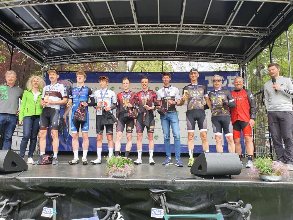 Conrad und Peter glänzen mit Klassensiegen bei der Tour d'Energie 2024 in Göttingen